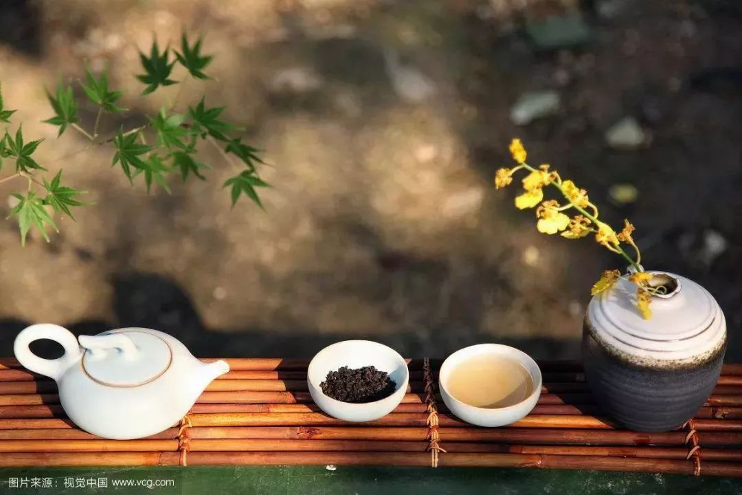 茶人茶事茶生活下联对什么：探讨中国茶文化中的人情世故与生活哲学