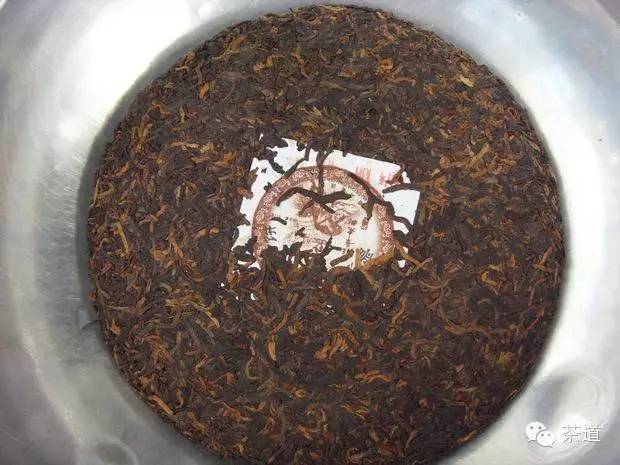 普洱茶存不当发霉如何处理，发霉的普洱茶还能喝吗？