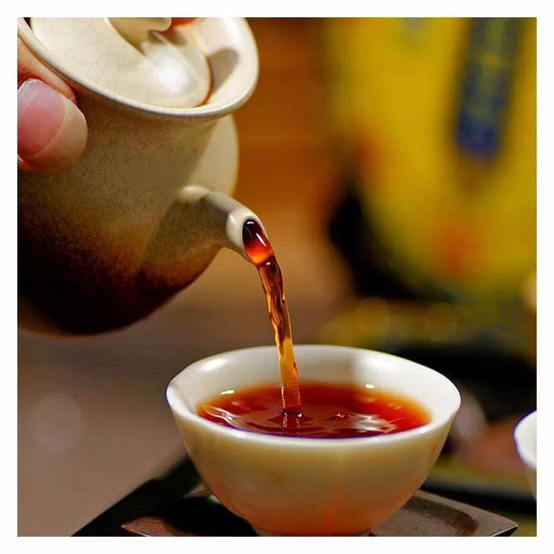 普洱茶的冲泡方法：煮还是泡？哪个更适合新手和老茶友？