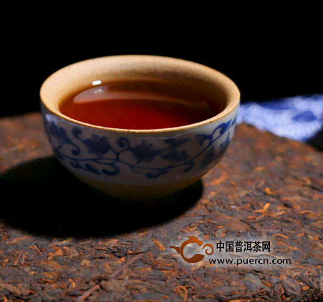 揭秘普洱茶金花现象：了解其形成原因与茶饼的奥秘