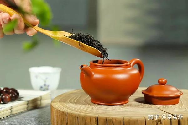 如何选择合适的普洱茶量来冲泡在230毫升紫砂壶中？