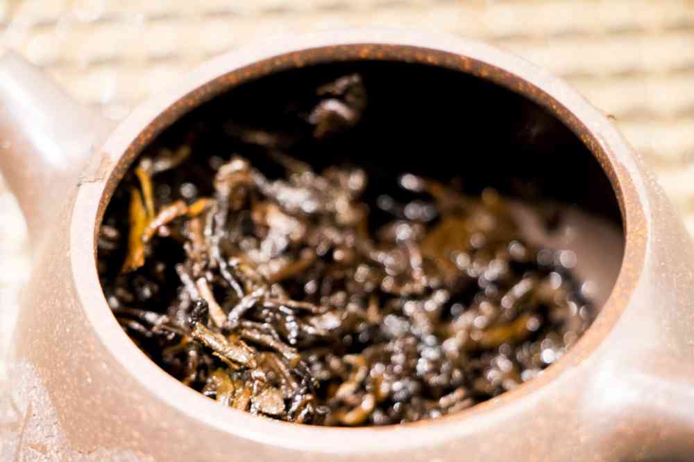 普洱茶入口粘稠是否正常？喝了会有什么影响？如何判断普洱茶的质量？
