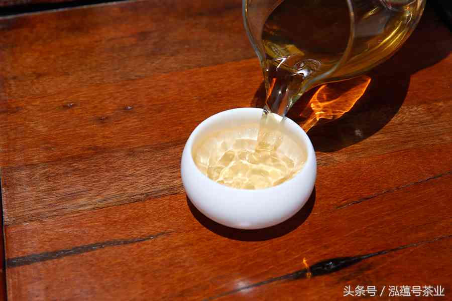 普洱茶入口粘稠的原因是什么：探讨普洱茶口感中的秘密