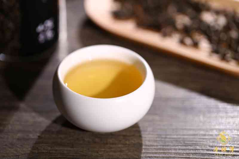 '为什么纯料普洱茶偏淡一点：探究普洱茶浅色的原因'