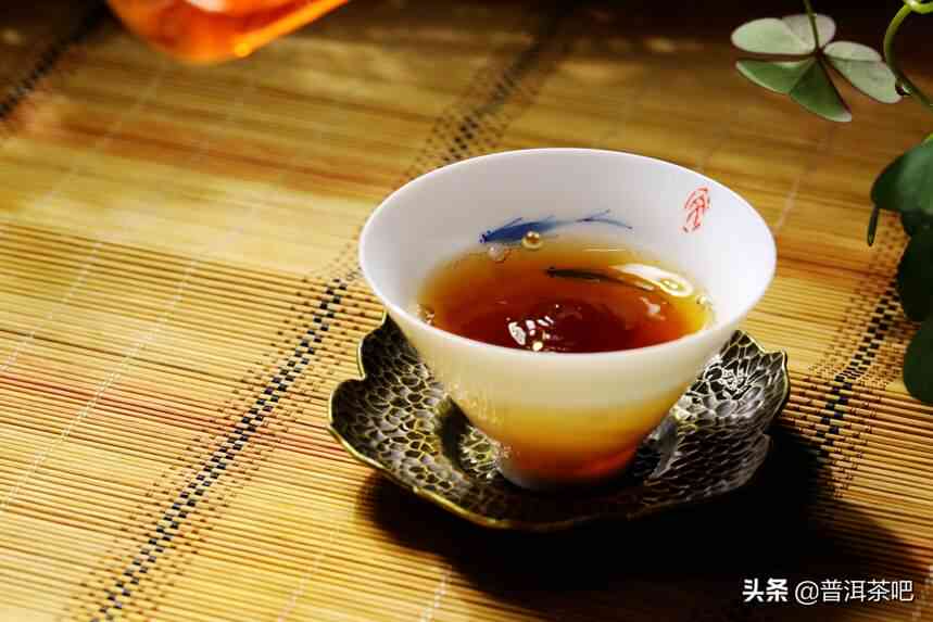 普洱熟茶的品饮黄金期：何时饮用才能体会其风味？