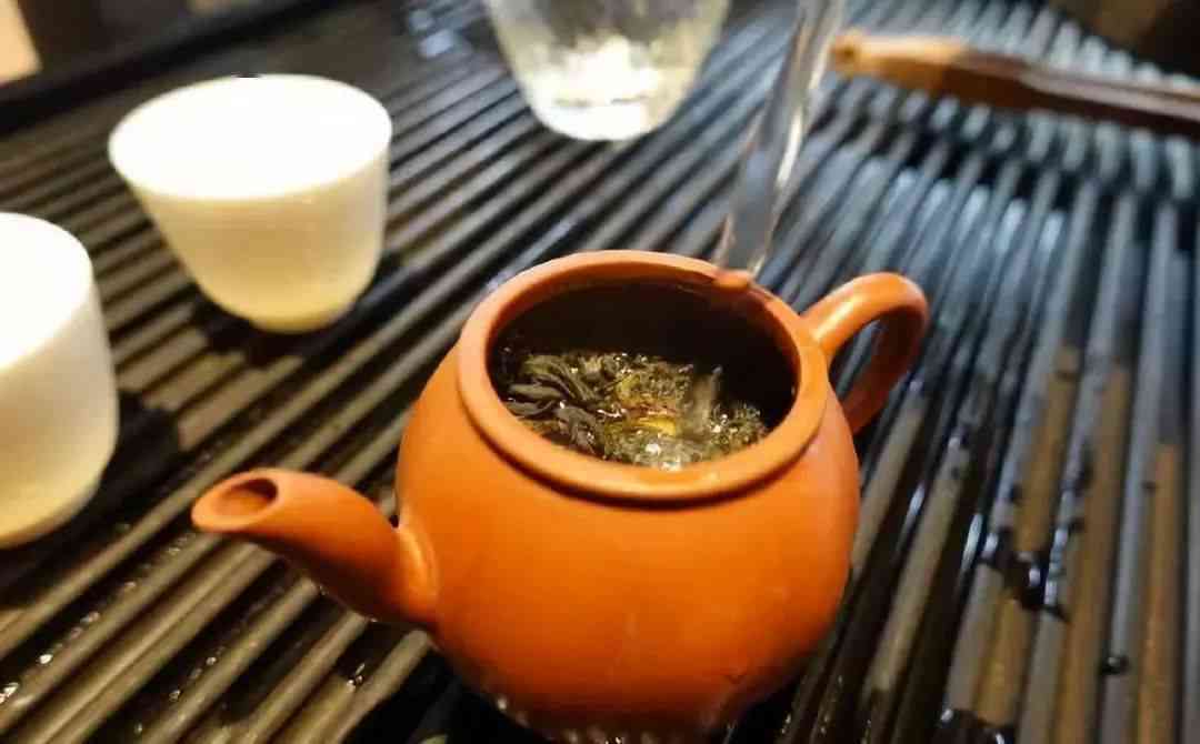 紫砂锅与普洱茶：一款完美的茶叶组合是什么？如何选择和冲泡？