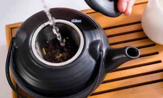 探索普洱茶的两种烹饪方法：蒸汽与煮茶，哪一种更适合品尝醇厚口感？