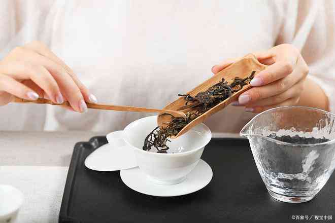 泡普洱茶用什么材质茶壶好喝：选择茶具的关键