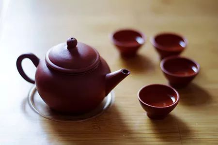 选择合适的茶具泡普洱茶，欣独特香气与口感