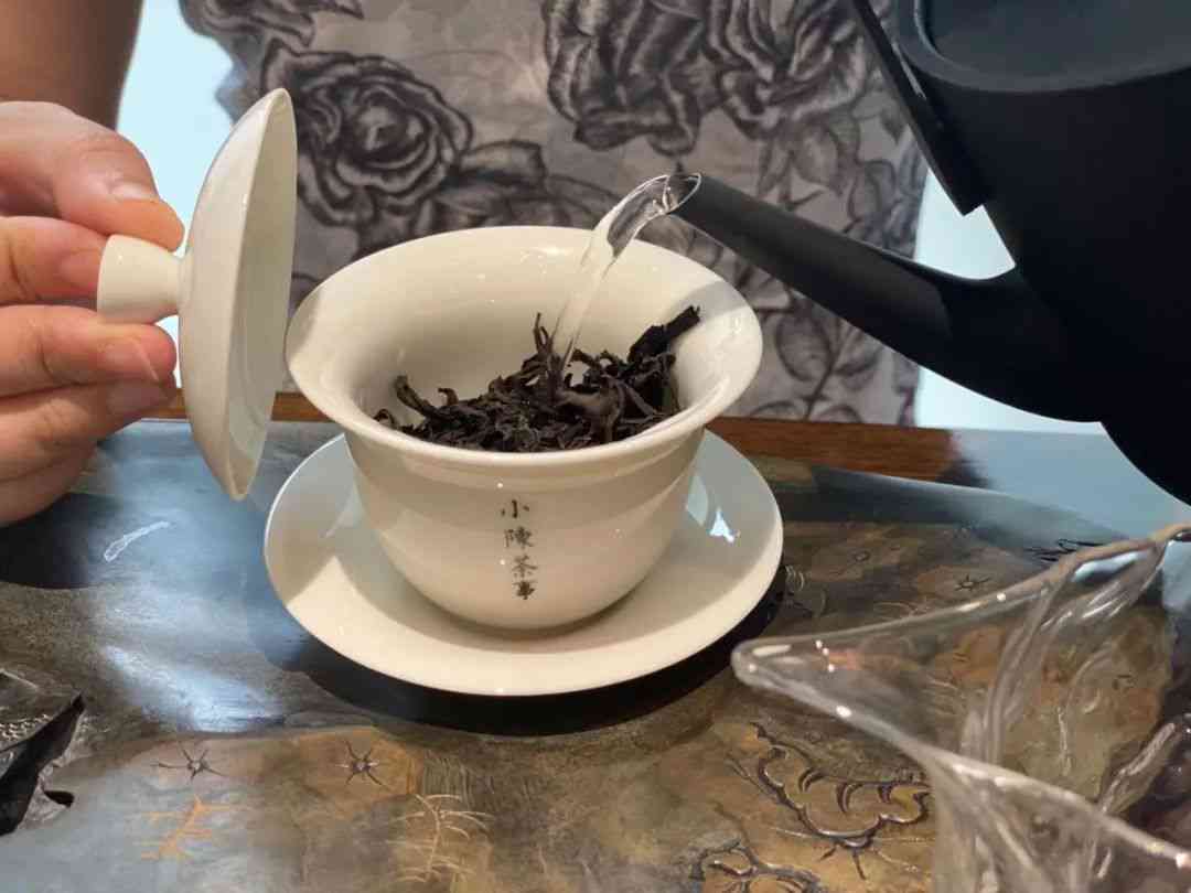 白茶与普洱茶：哪一种更有益于胃健？