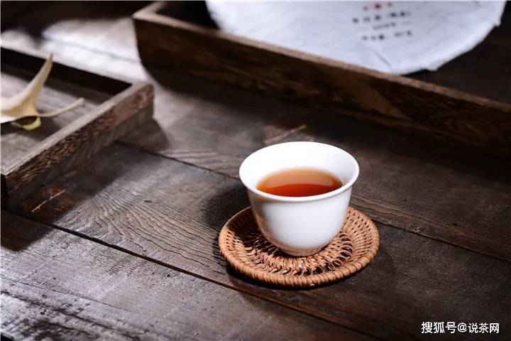 普洱茶的饮用期及其保存策略：生茶与熟茶有所不同
