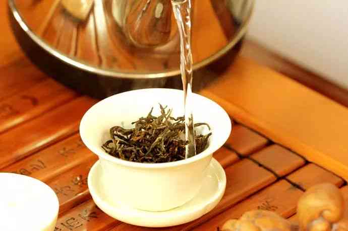 普洱茶叶存放时间及金花形成探讨：普洱茶叶品饮期是多久？