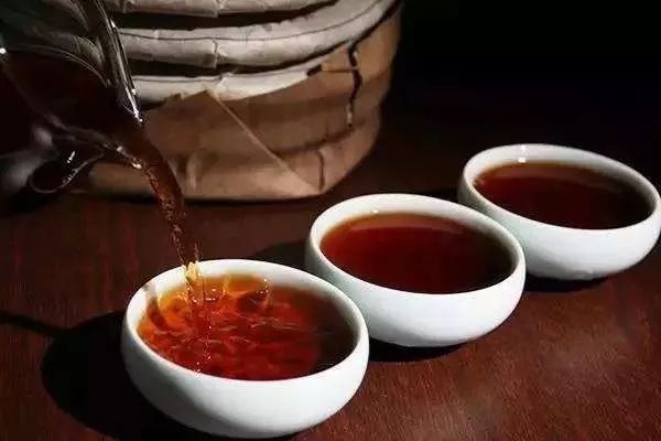 普洱茶的冲泡与洗茶方法：为什么要洗茶以及正确的洗茶步骤