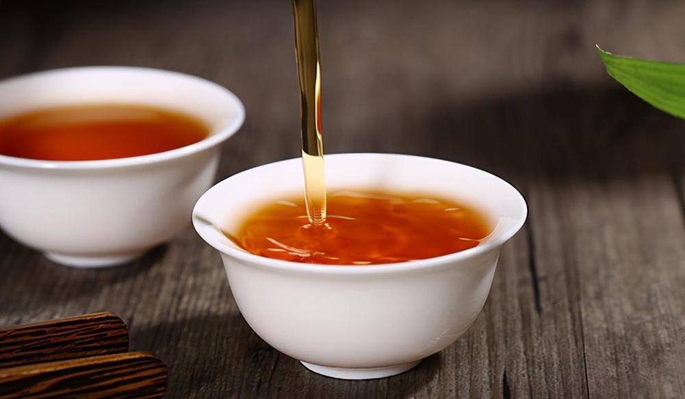 红茶与普洱：醒脑提神效果对比，哪个更胜一筹？