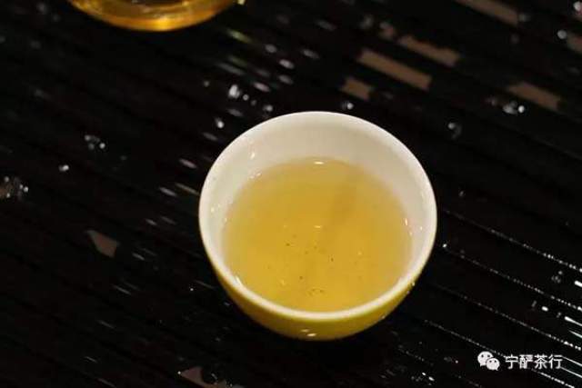 2018年珍藏青饼普洱茶生茶价格