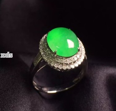 翡翠戒指之珍稀阳绿：从佛山到广州的珠宝故事