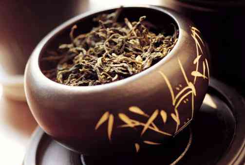 探究普洱茶与熟茶：生茶、熟茶价格对比，哪个更贵？