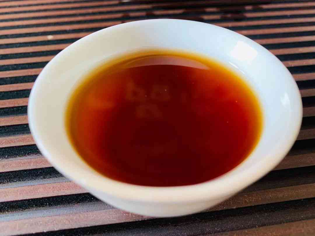普洱茶的健饮用要点与适宜人群：深入了解普洱茶的适用性与禁忌