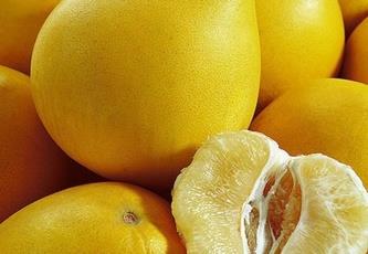 柚子普洱茶的功效作用：减肥、降脂、美容养颜，同时需注意禁忌和正确泡法。