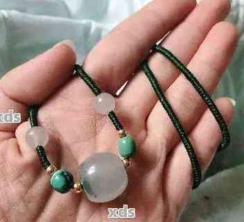 翡翠珠子搭配线材的艺术：项链还是绳子？适合你的选择是什么？