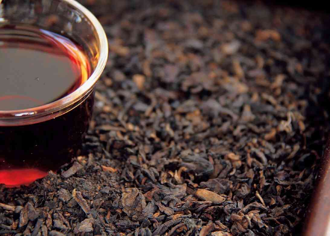 如何在三亚妥善保存普洱茶，以确保其品质和口感？