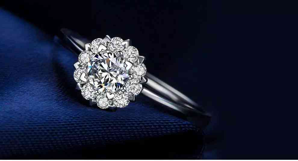 翡翠戒指搭配钻石：全面解析选购、设计及保养要点，让您的珠宝更闪耀