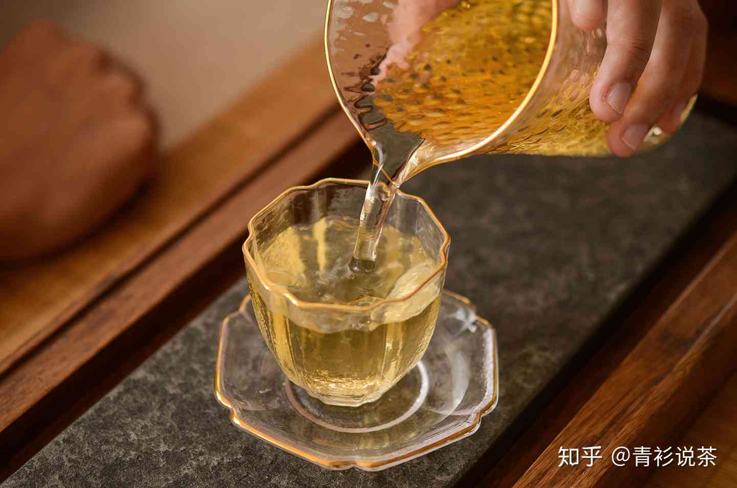 全方位指南：如何确保普洱茶在冲泡过程中不易碎，同时提供有效保护？