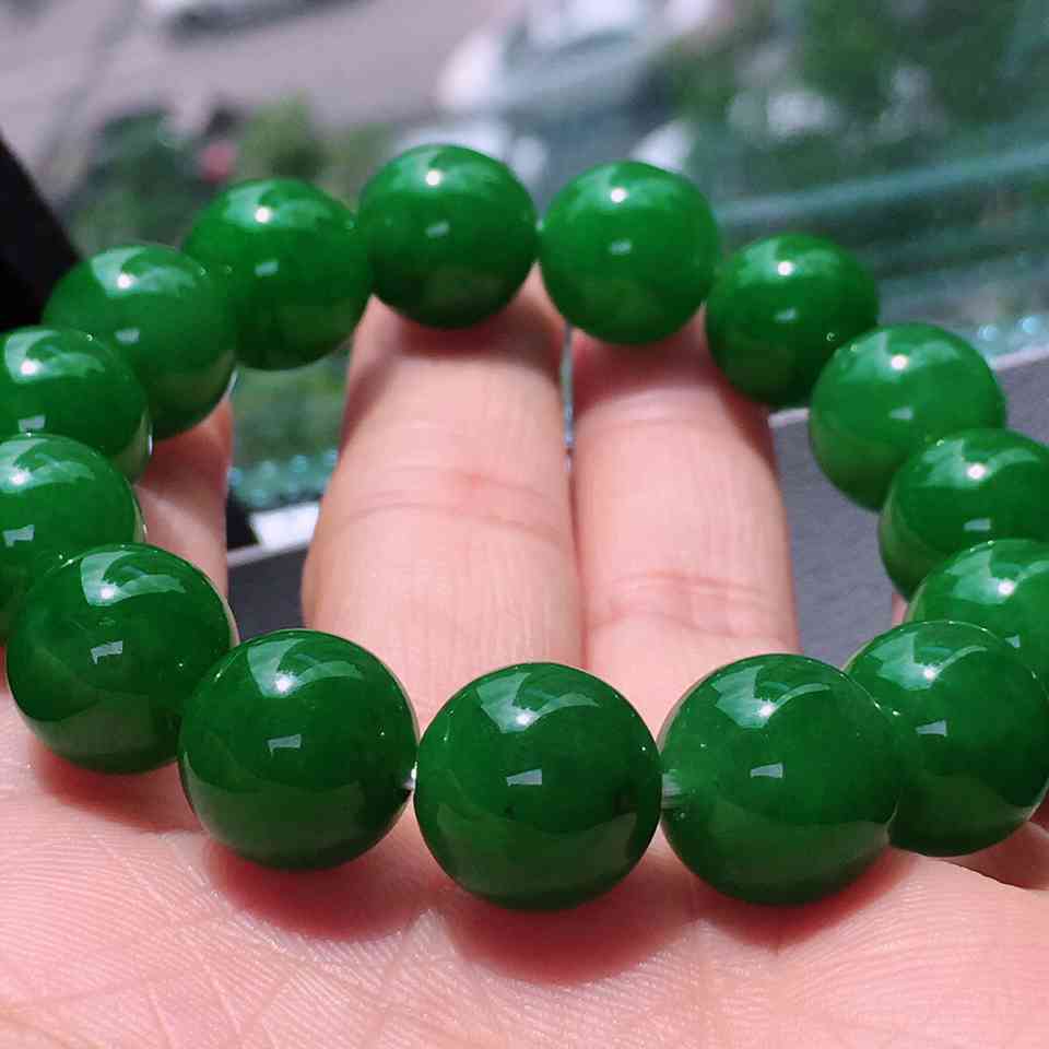 翡翠绿色珠子手串