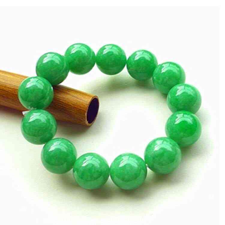 翡翠绿色珠子手串