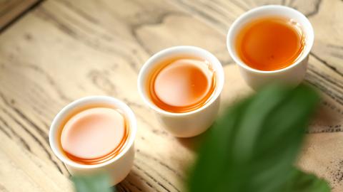 '薏米水泡普洱茶功效：薏仁普洱茶的益处与作用'