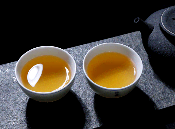 探究普洱茶口感与品质：细品还是粗品更具吸引力？