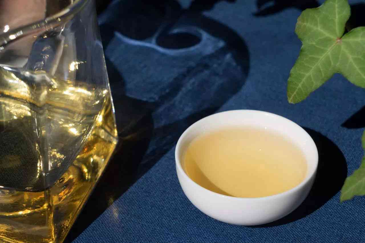 喝完普洱茶脸上起包痒的原因和处理方法，以及喝完普洱茶后出现脸红的情况。