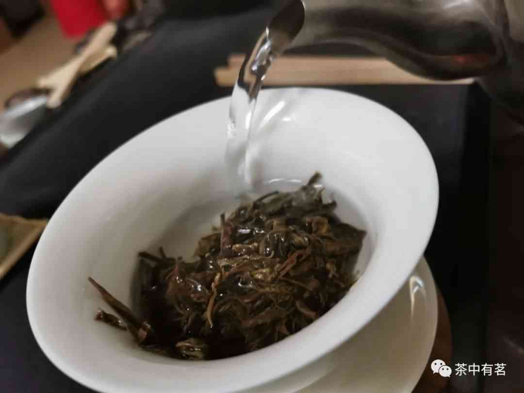 独自品味普洱茶的独特冲泡技巧：步骤、方法与好喝的关键