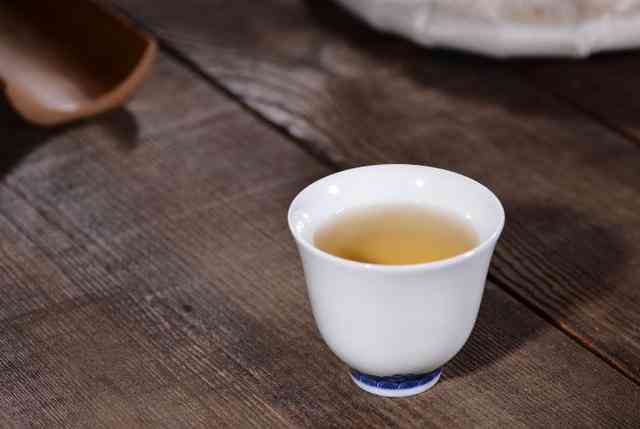 绿茶冲泡普洱茶的功效与禁忌：探究茶叶相融的奥秘