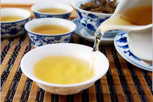 冲泡绿茶与普洱茶的水需求：多少度合适？保存时又需要多少度？