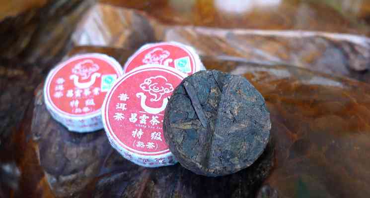 云南特色迷你普洱茶饼，小巧玲珑品茗新体验