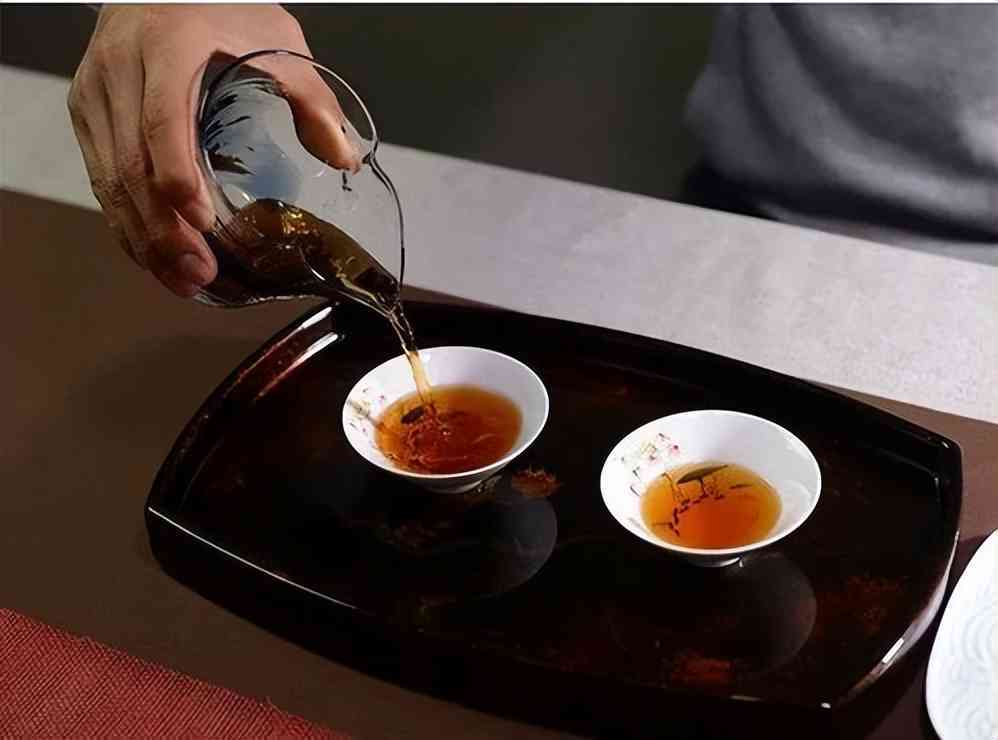 全面了解普洱茶价格：名家普洱茶一盒多少钱？购买普洱茶时应注意的事项