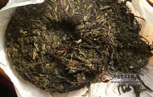 云南普洱茶黑色古树散茶：一款独特的化石麻黑茶品