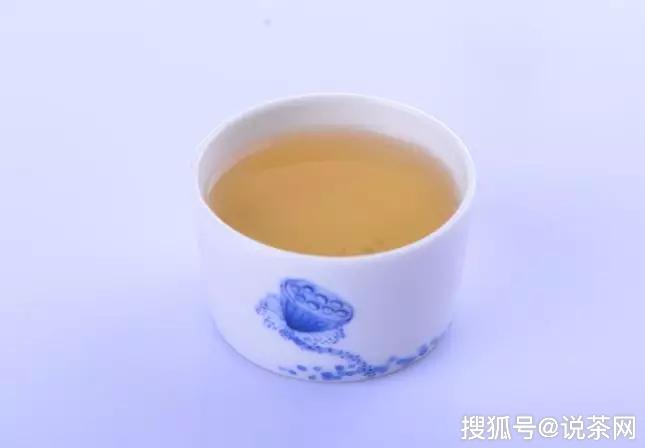 探索手工制普洱茶的秘密：怎样制作出一杯好喝的普洱茶？