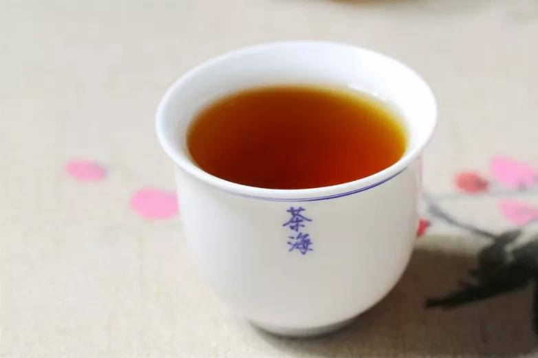 全面解析普洱茶的浓淡：从产地、工艺、品种等多维度了解普洱茶的口感特点