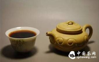 普洱茶回的原因及其感觉：探究这种独特味道产生的奥秘