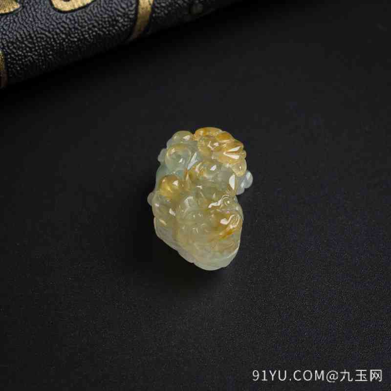 霸王黄翡翡翠貔貅吊坠