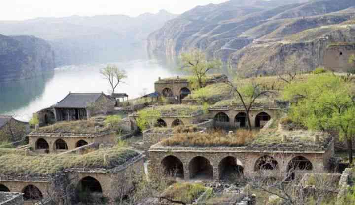 探索中国的万家寨：地理位置、历背景和旅游景点详解