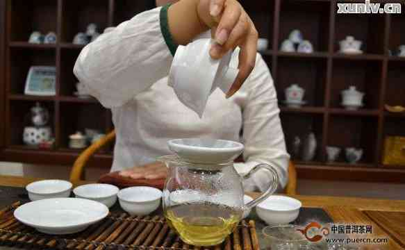 普洱茶冲泡的艺术：如何选择合适的壶以及正确的冲泡方法