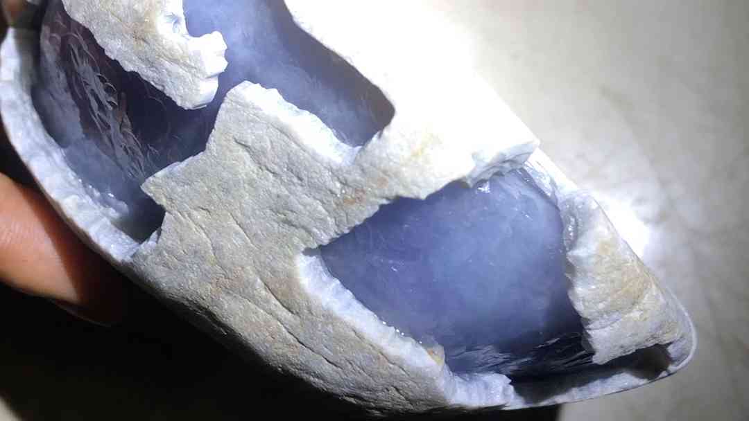紫罗兰冰种翡翠原石
