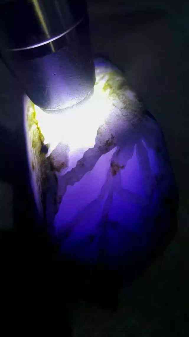 紫罗兰冰种翡翠原石