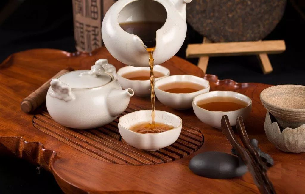 普洱茶雀是怎么回事：探索云南的绿雀与普洱茶的奇妙关系