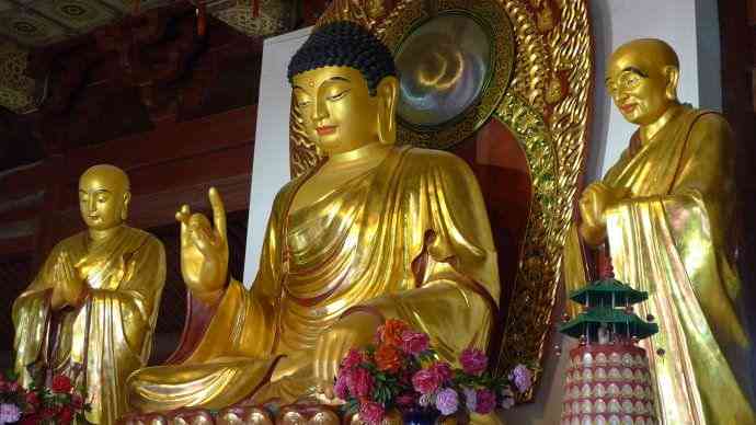 玉佛开光好还是不开光好：探讨佛教文化中的这一传统仪式的意义与价值。