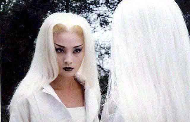 原名揭秘：白发魔女的真实身份