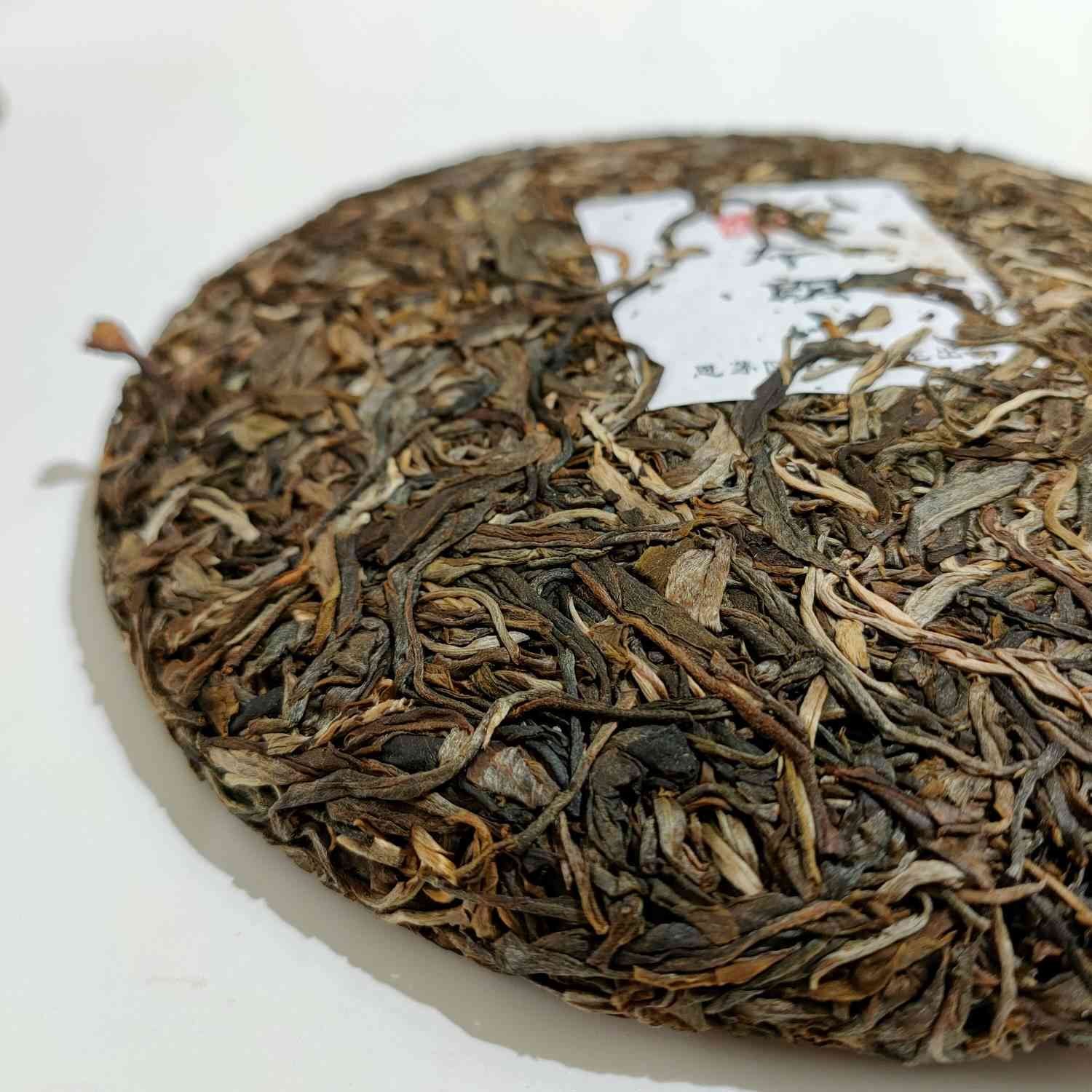 '玲珑古树普洱茶价格表，生茶与熟茶一览'。